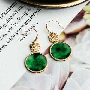 18K糯冰种飘翠翡翠耳坠