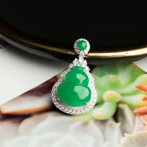 18K糯冰种阳绿翡翠福禄吊坠