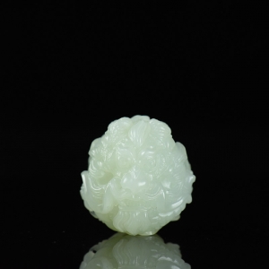 山料和田翠青玉龙珠吊坠