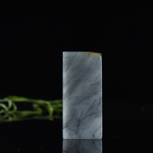 籽料和田玉青花无事牌吊坠