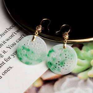 18K糯冰种飘翠翡翠耳坠