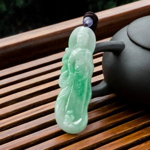 糯冰种飘翠翡翠观音吊坠