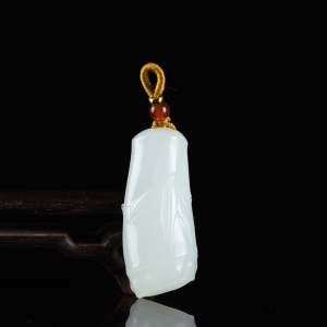山料和田白玉节节高吊坠
