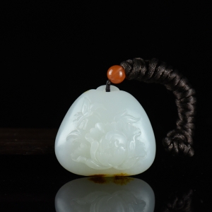 山流水料和田白玉花开富贵平安锁吊坠