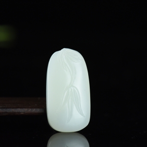 籽料和田白玉节节高吊坠