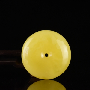 鸡油黄蜜蜡平安扣吊坠