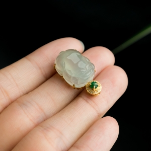 18K糯冰种翡翠貔貅吊坠