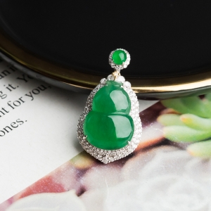 18K糯冰种翠绿翡翠福禄吊坠