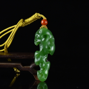 山料和田碧玉太湖石吊坠