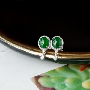18K糯冰种翠绿翡翠耳钉