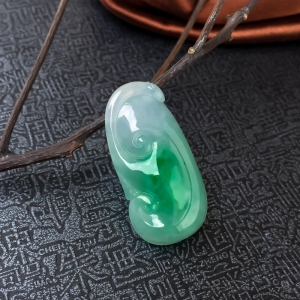 糯冰种飘翠翡翠如意吊坠