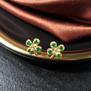 18K糯冰种翠绿翡翠耳钉