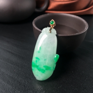 18K糯冰种飘翠翡翠福瓜吊坠