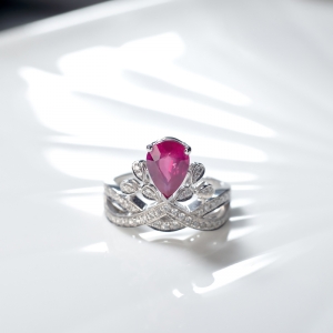 18K红宝石戒指