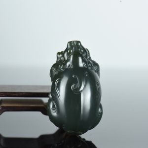 籽料和田黑青玉貔貅手把件