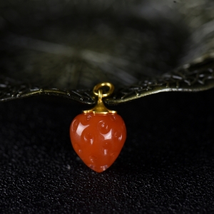 18K樱桃红南红草莓吊坠