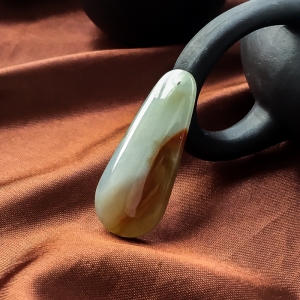 糯冰种飘红翡翡翠吊坠