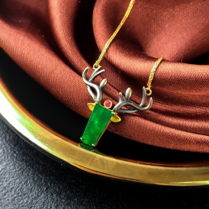 18K糯冰种翠绿翡翠项链