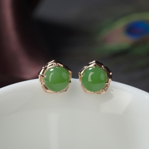 18K山料和田碧玉耳钉