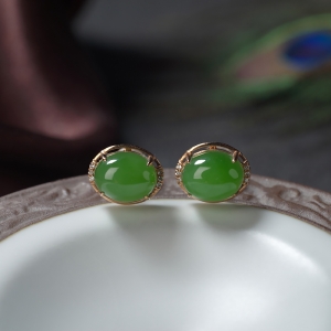 18K山料和田碧玉耳钉
