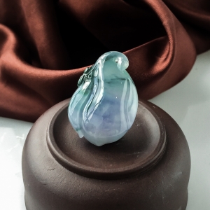 糯冰种紫罗兰翡翠百合吊坠