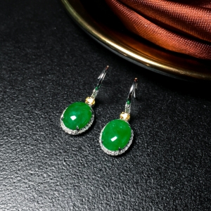 18K糯冰种翠绿翡翠耳坠