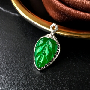 18K糯冰种翠绿翡翠金枝玉叶吊坠