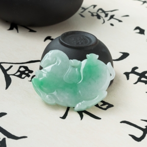 糯冰种飘翠翡翠马上有钱吊坠