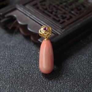 18KMOMO珊瑚水滴吊坠