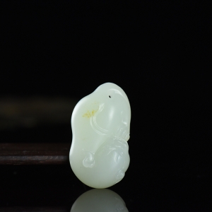 籽料和田白玉貔貅吊坠