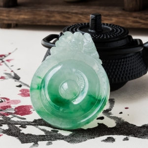 糯冰种飘翠翡翠福贝吊坠