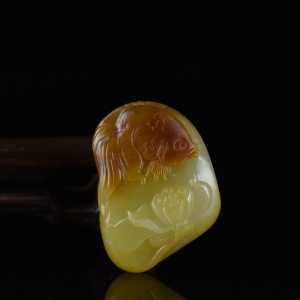 籽料和田白玉年年有余吊坠