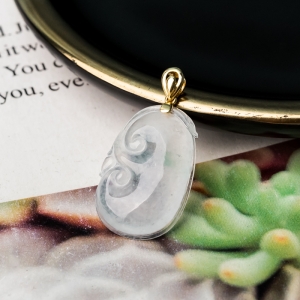 18K冰种翡翠如意吊坠