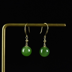 18K山料和田碧玉耳坠