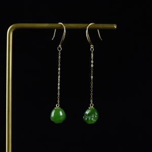 18K山料和田碧玉猫爪耳坠