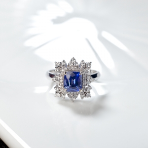 18K无烧蓝色蓝宝石戒指