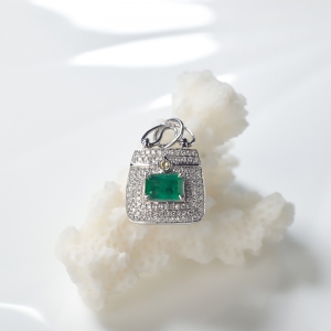 18K鲜绿祖母绿包包吊坠