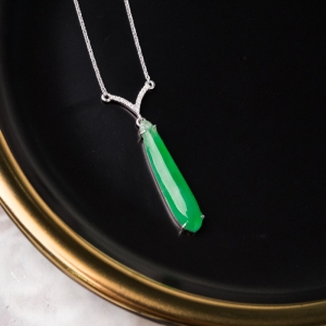 18K糯冰种翠绿翡翠项链