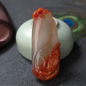 俏色南红莲花吊坠