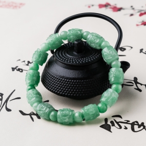 糯冰种豆绿翡翠六字真言单圈手串