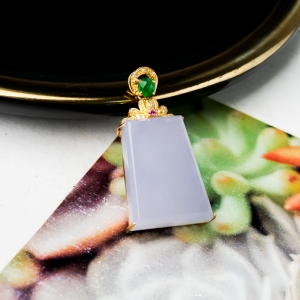 18K糯冰种紫罗兰翡翠无事牌吊坠