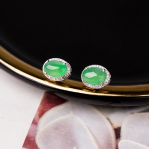 18K糯冰种翠绿翡翠耳钉