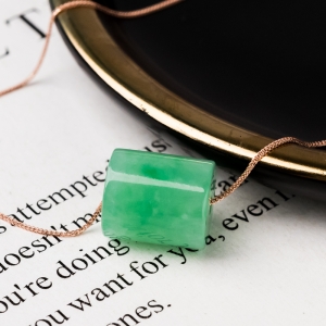 糯冰种苹果绿翡翠路路通吊坠