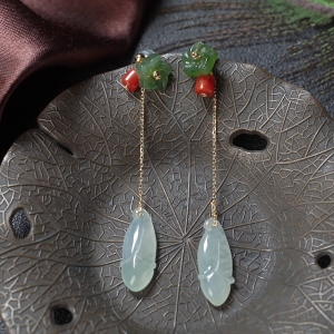 18K糯冰种浅绿翡翠兰花耳坠