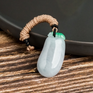 糯冰种飘翠翡翠福瓜吊坠