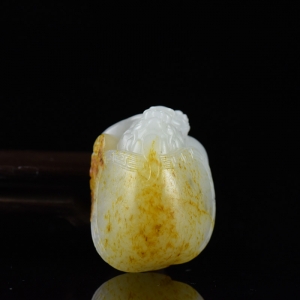 籽料和田白玉龙龟吊坠