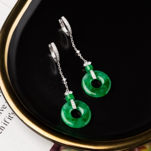 18K糯冰种飘翠翡翠耳坠