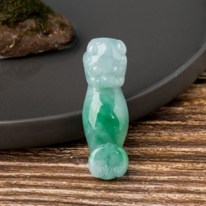 糯冰种飘翠翡翠龙钩吊坠