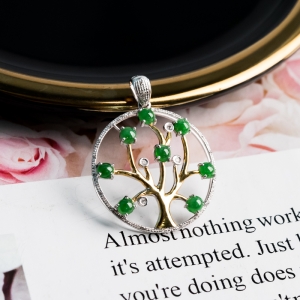 18K糯冰种翠绿翡翠吊坠