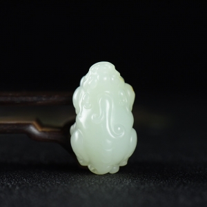 籽料和田白玉貔貅吊坠